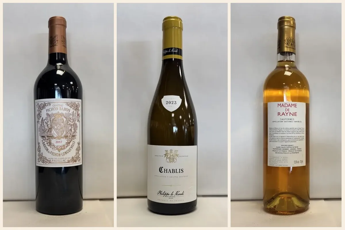 Trois bouteilles de la cave du Chai Gourmand — un Pauillac, un Chablis et un Sauternes — comme dans un coffret composé sur mesure